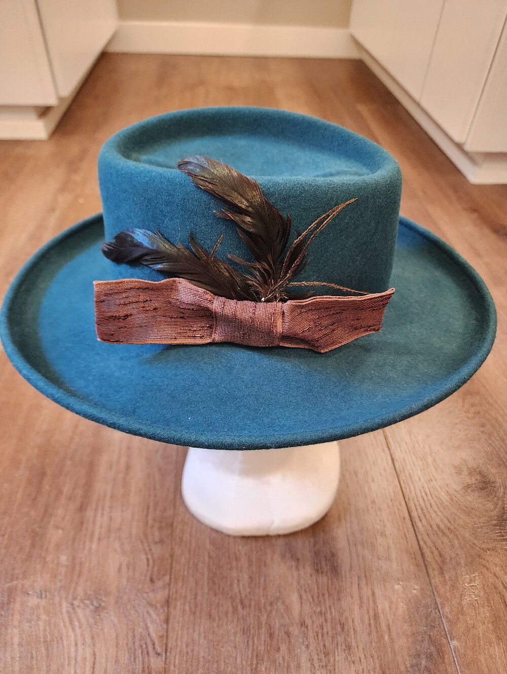 Scala Wool Hat With Bow and Feather Trim Teal Women's size Small